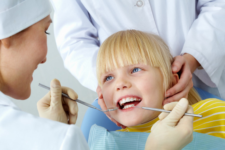 Medo? 5 dicas para levar seu filho ao dentista sem traumas