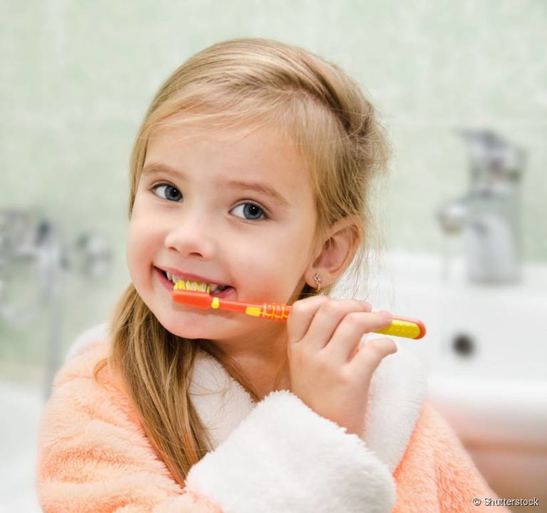 Evite a cárie nos dentes de leite: quando não tratada pode levar à extração precoce