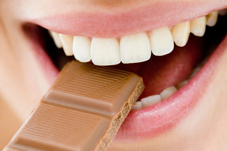 Conheça 5 alimentos que prejudicam os dentes