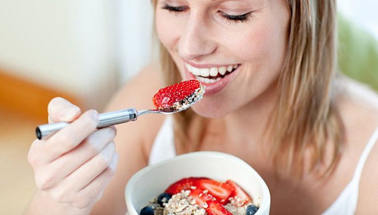 7 alimentos que ajudam na saúde dos dentes e gengiva