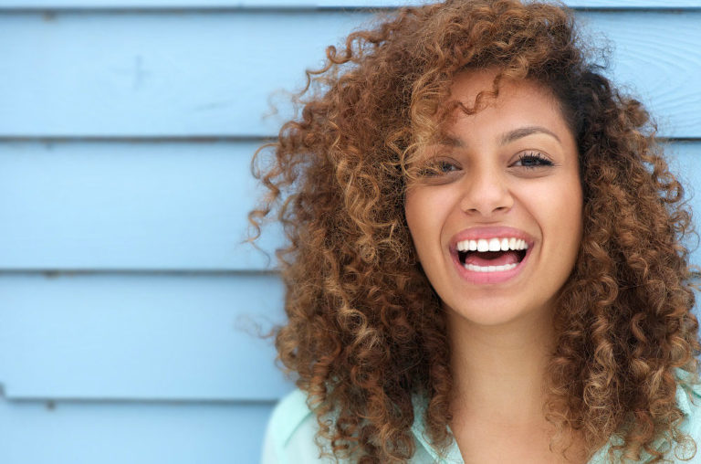 Tire todas as suas dúvidas sobre clareamento dental
