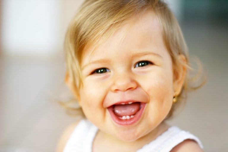 Pais devem ficar atentos à troca dos dentes de leite na criança