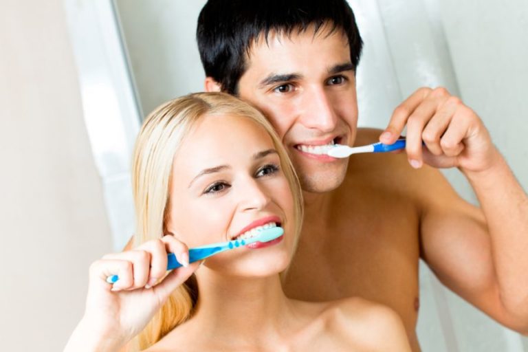 Homens e mulheres: as quatro diferenças em saúde bucal