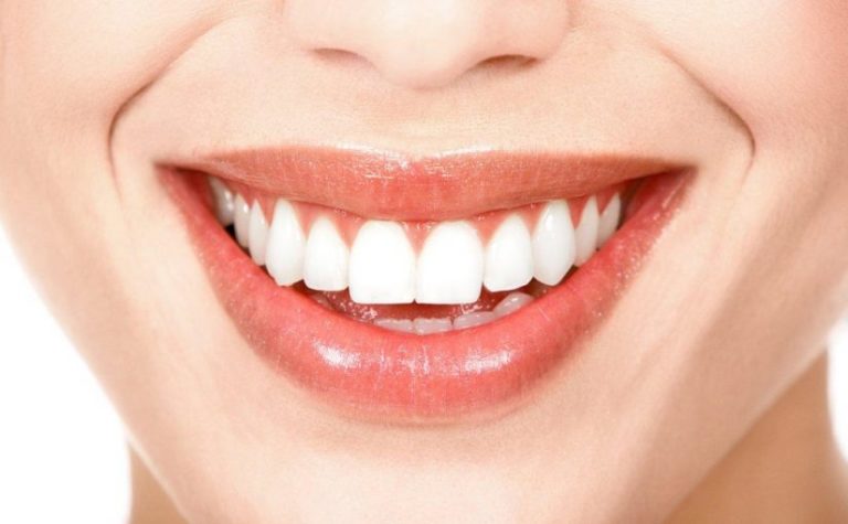 Dentes mais fortes e saudáveis? Aposte nestas quatro vitaminas