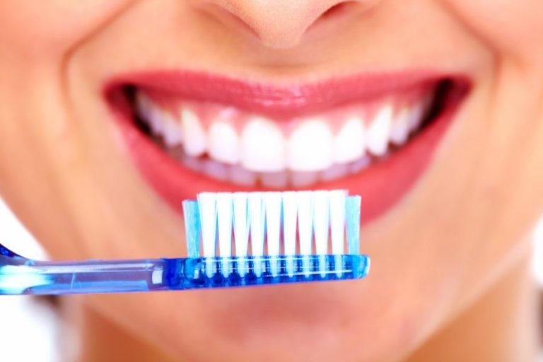 Como escovar os dentes corretamente?