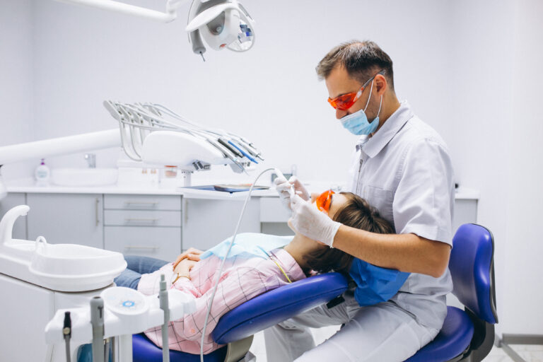 A importância do check-up odontológico regular na prevenção de problemas bucais